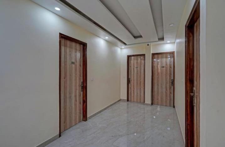 Shourya Hotel And Banquet Noida Exteriör bild